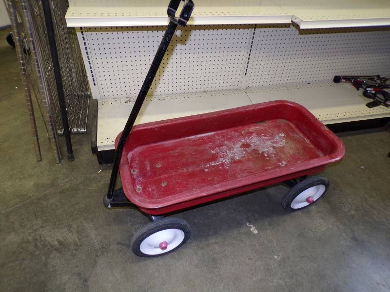 lot 56 image: Radio Flyer Red Wagon