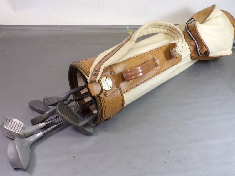 lot 78 image: Beginners golf set