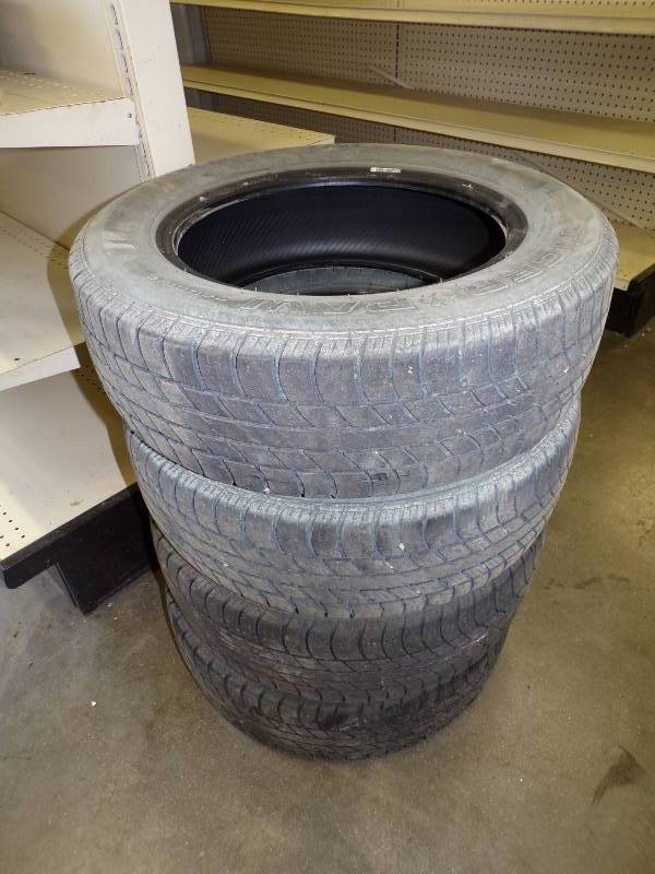 lot 88 image: Uniroil Tire Set of 4 18516R 15 Tiger Paw Date code 2016