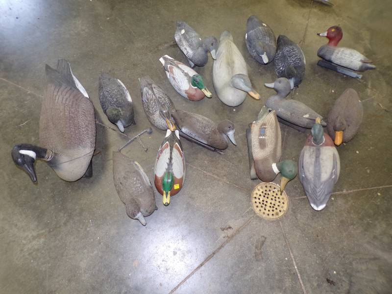 lot 89 image: Duck Decoys