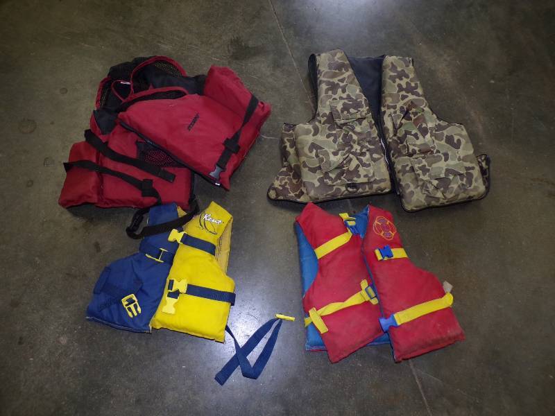 lot 105 image: 4 Life Jackets