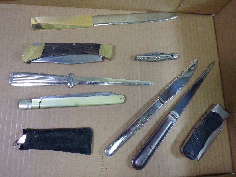 lot 121 image: 9 Knives