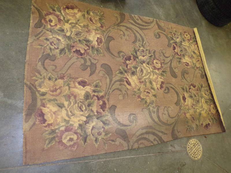 lot 124 image: Floral Rug 4 x 6
