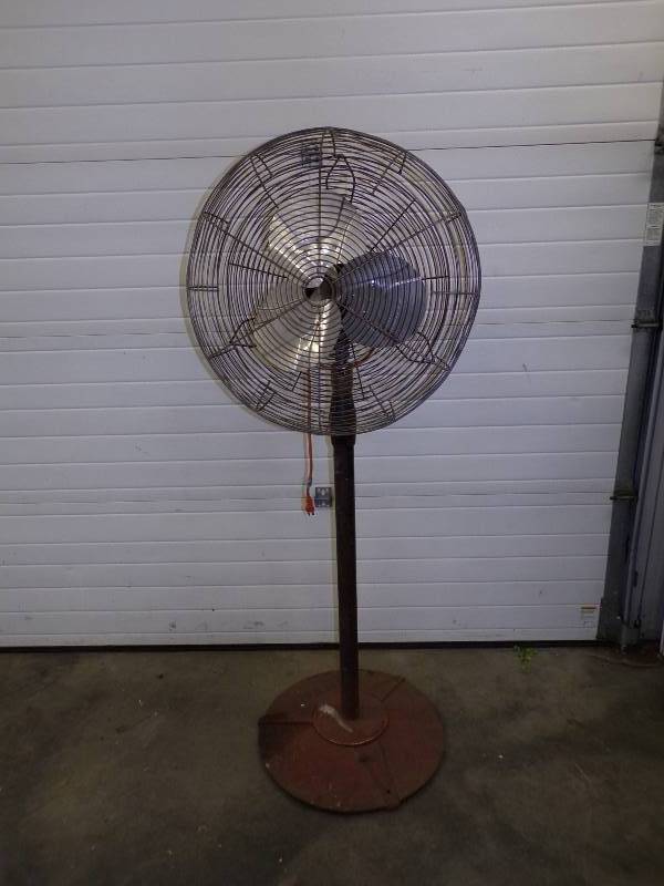 lot 128 image: Hunter  Zephr Shop Fan