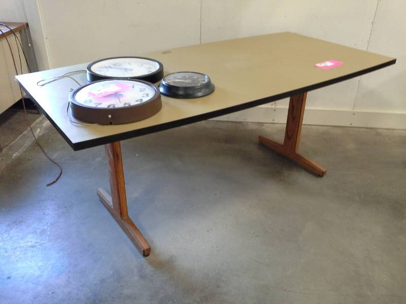 lot 114 image: Conference Table