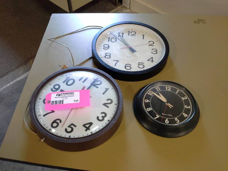 lot 130 image: Lot of (3) Wall Clocks