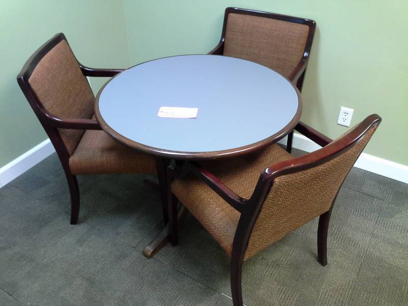 lot 134 image: 36in. Round Conference Table with 3-Conference Padded Arm Chairs