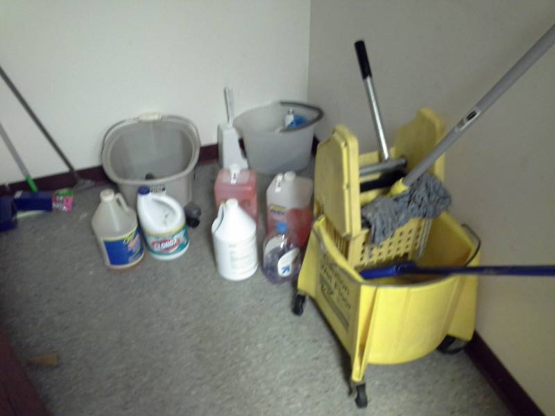 lot 135 image: Cleaning Supplies - Mop, Bucket, Softsoap Antibacterial Soap, Cloroz Bleach