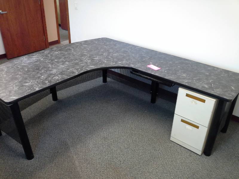 lot 146 image: L-Shaped Office Desk