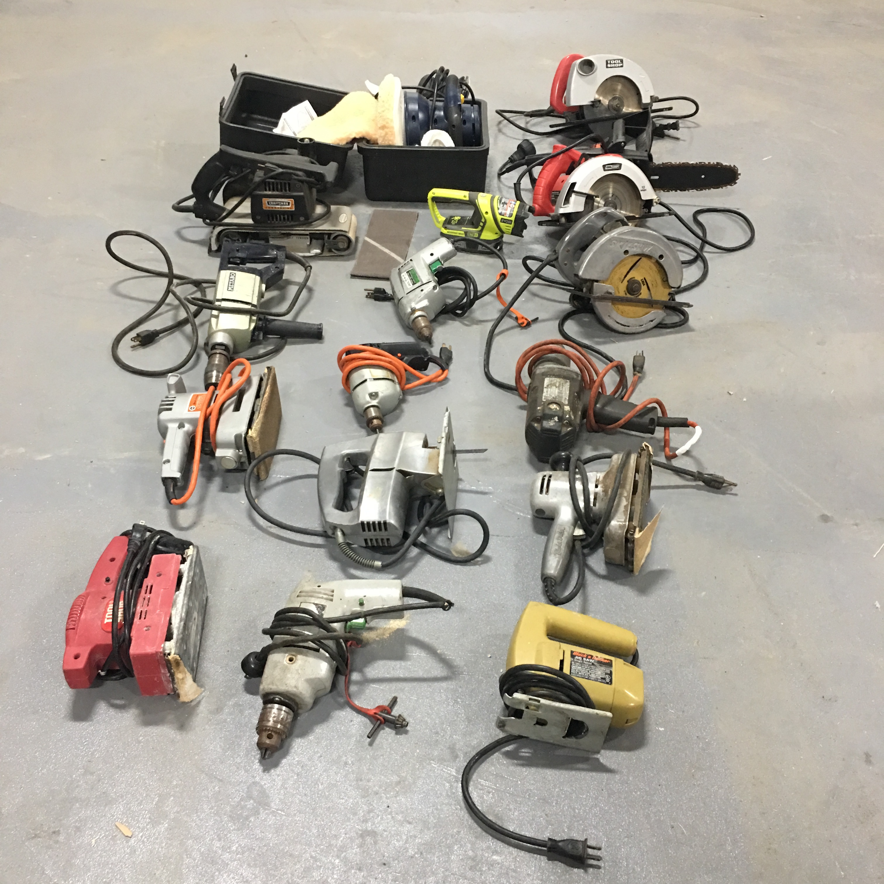 lot 6 image: Large Lot of Miscellaneous Power Tools