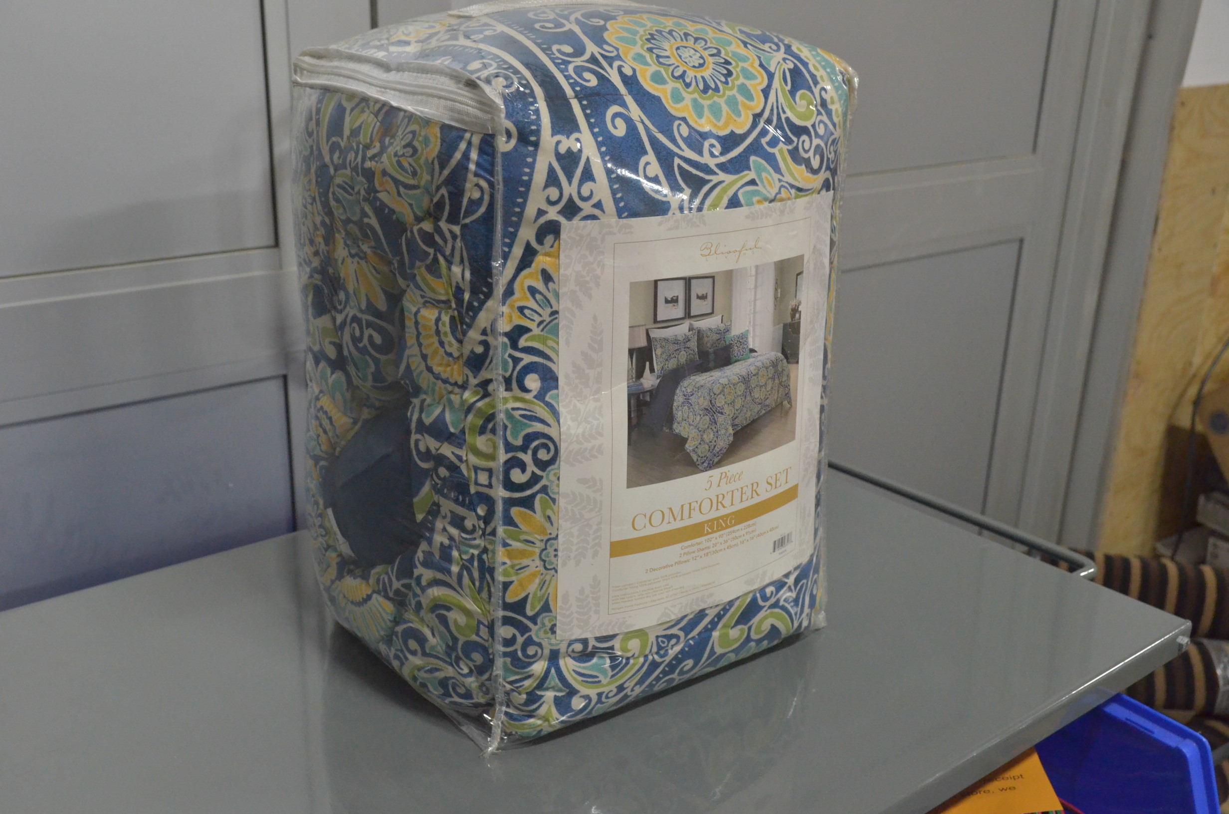 lot 30 image: Malia 5-Piece King Reversible Comforter Set