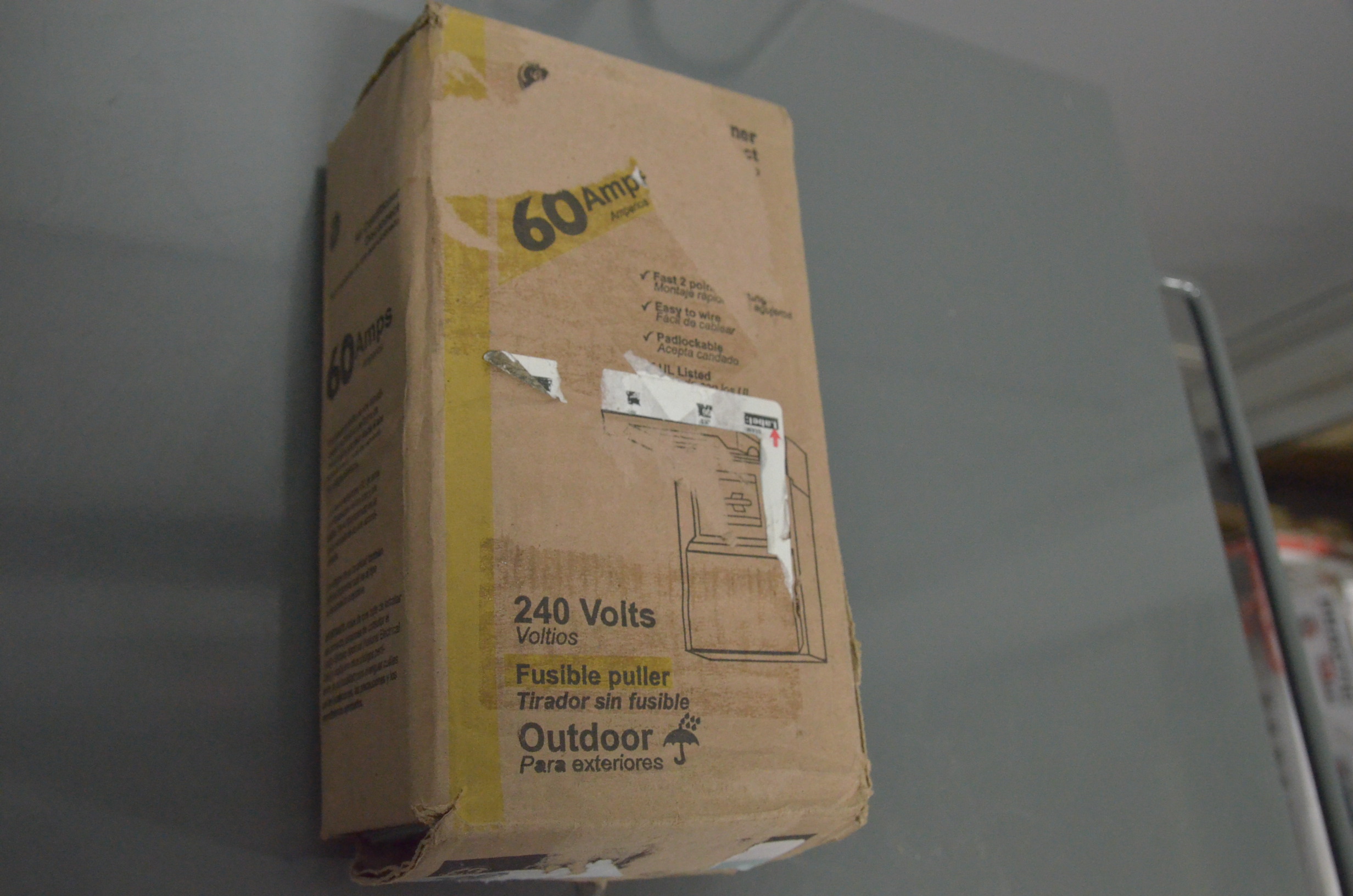 lot 51 image: GE 60 Amp 240-Volt Fused AC Disconnect