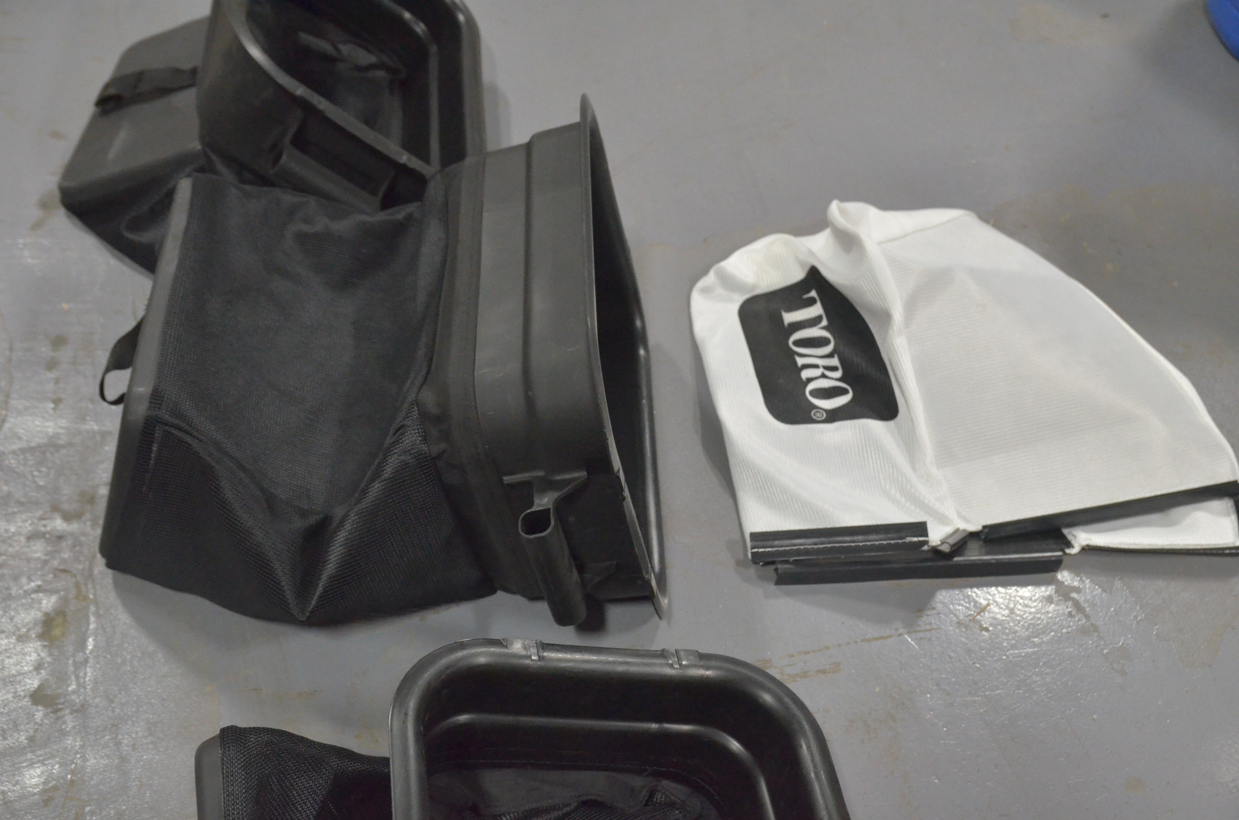 lot 79 image: Lot of 4 Lawn Mower Bags