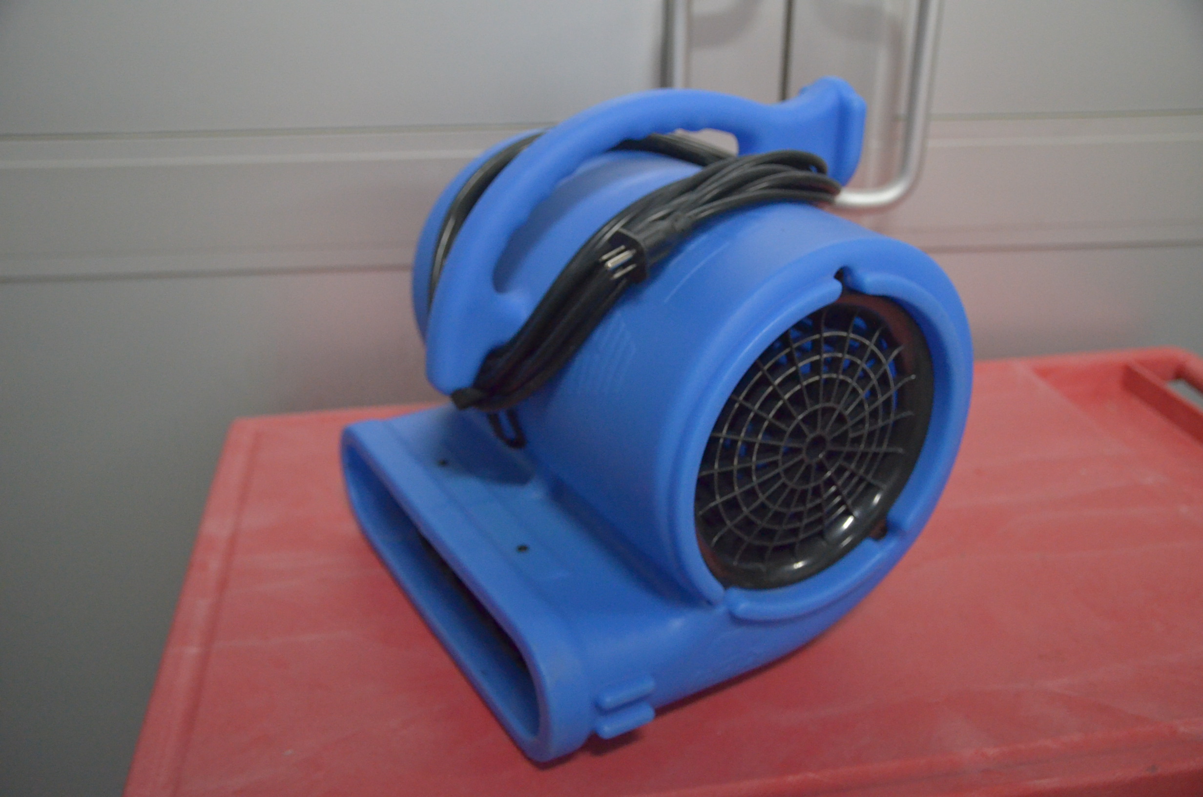 lot 97 image: B-Air 13 HP Air Mover Blower Fan for Water Damage Restoration Carpet Dryer Janitorial Floor in Blue