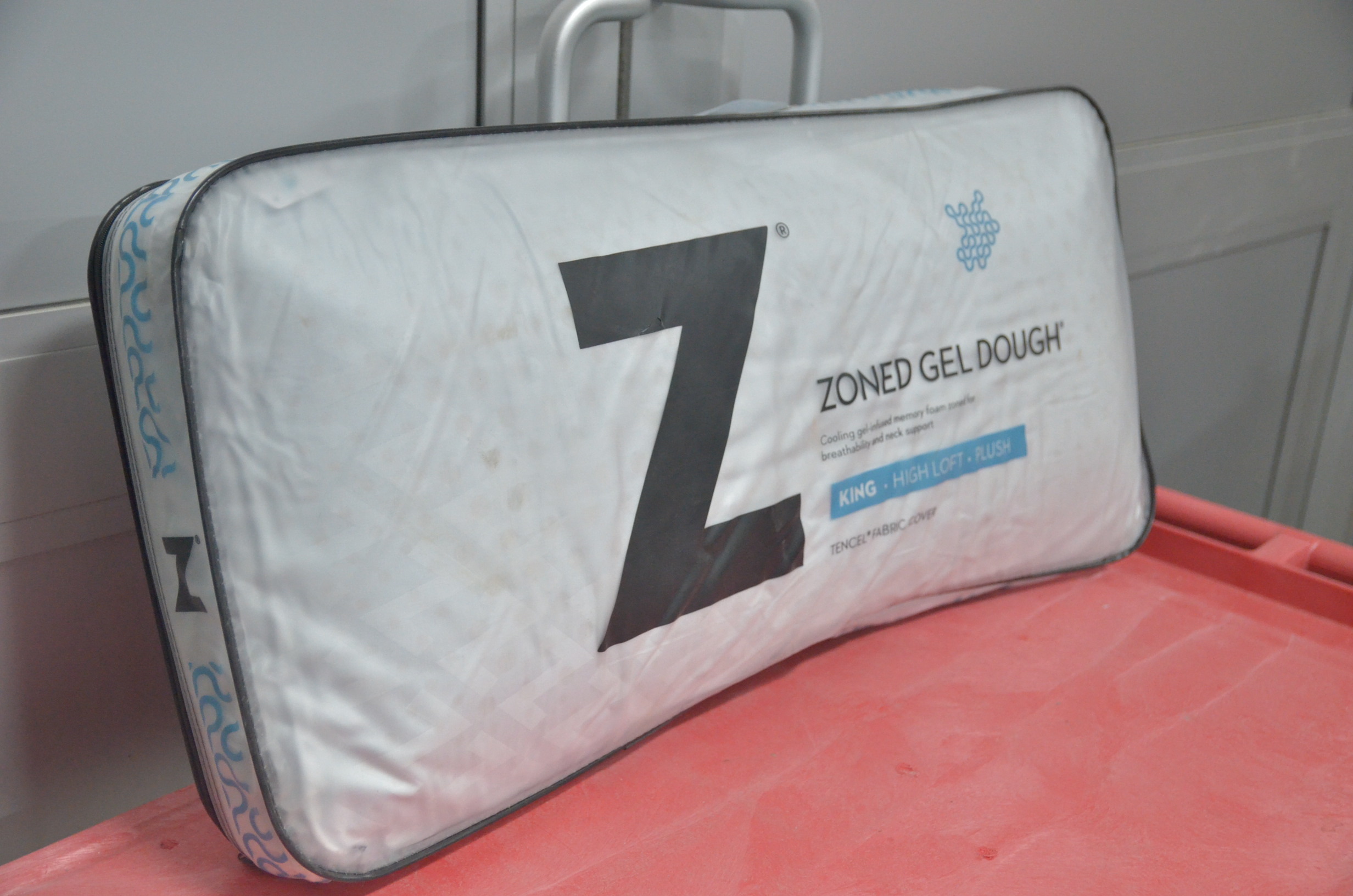 lot 99 image: Malouf Z Zoned Dough Gel Memory Foam Pillow - King - High Loft