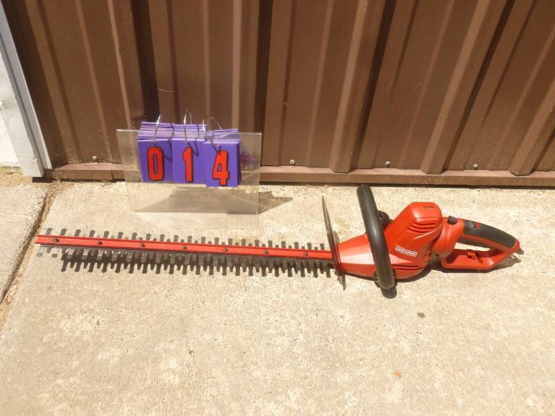 lot 14 image: Craftsman Hedge Trimmer