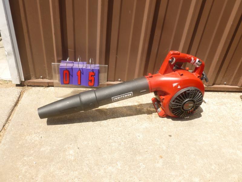 lot 15 image: Craftsman 2-Cycle Leaf Blower