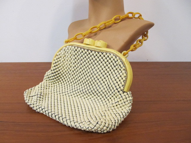 lot 20 image: Vintage WHITING & DAVIS Enameled Mesh & Bakelite Purse