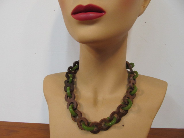 lot 23 image: Vintage Green Jade-Colored BAKELITE Ring & Wood Necklace