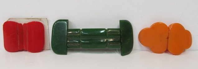 lot 24 image: 3 Vintage Bakelite Buckles