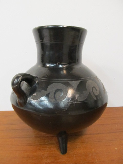 lot 34 image: Nice Vintage Southwestern Black on Black Pottery Vase