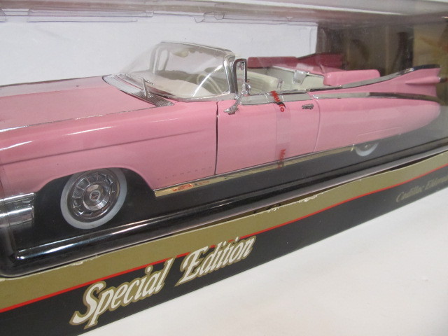 lot 35 image: Large Maisto Diecast PINK CADILLAC Biarritz 