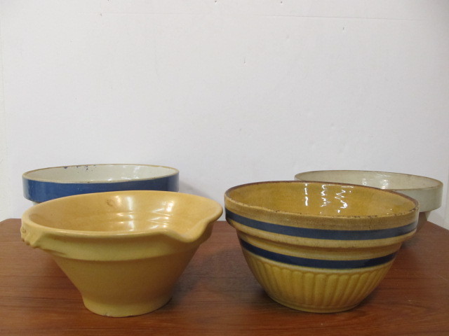 lot 133 image: Group of Vintage & Antique Stoneware Mixing Bowls