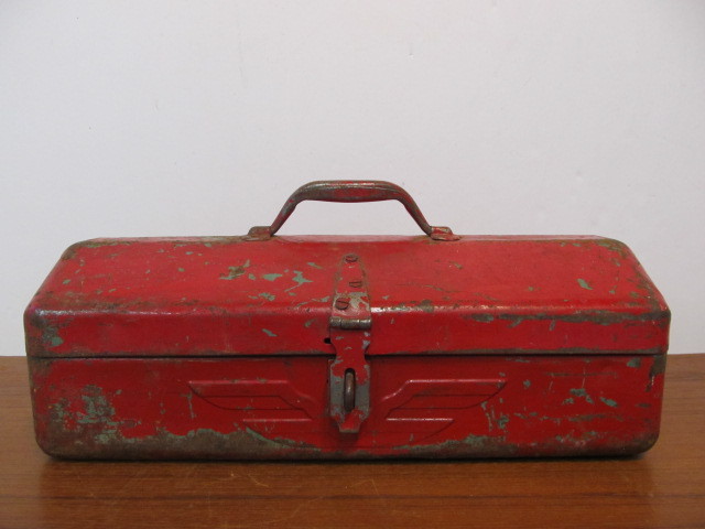 lot 138 image: Old Vintage Steel Tools Box wTools