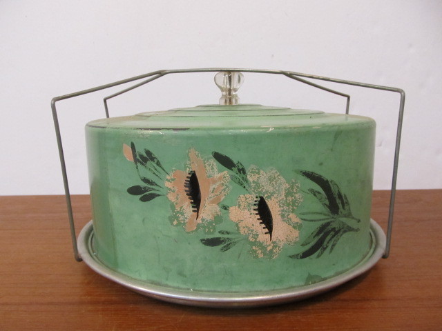 lot 141 image: Vintage Painted Aluminum Cake Carrier