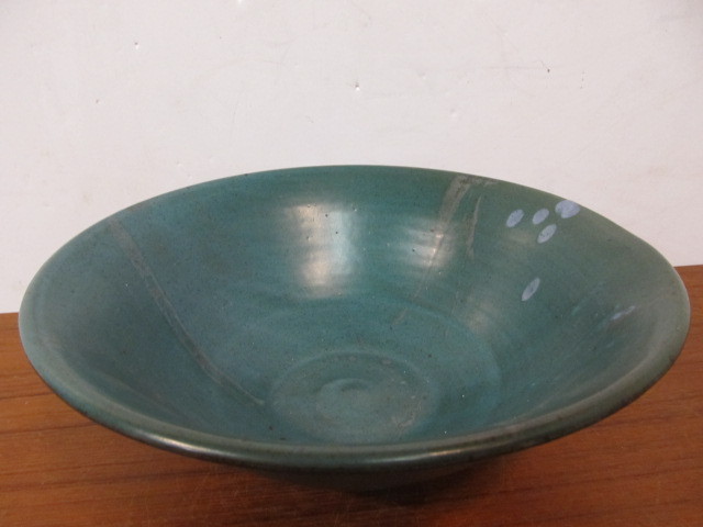 lot 148 image: Vintage Mid Century Signed Art Pottery Centerpiece Bowl