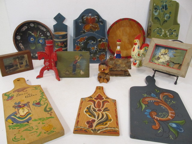 lot 150 image: Nice Lot of Old Vintage Hand Painted Scandinavian etc Wooden Pieces