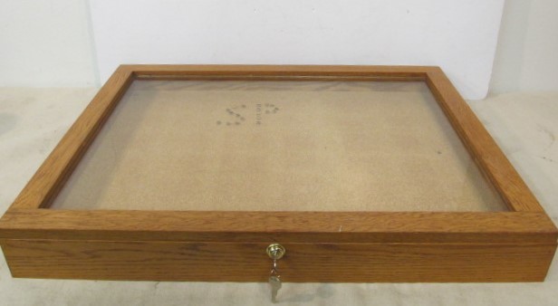 lot 63 image: Glass & Wood Tabletop Display Case 32 x 25