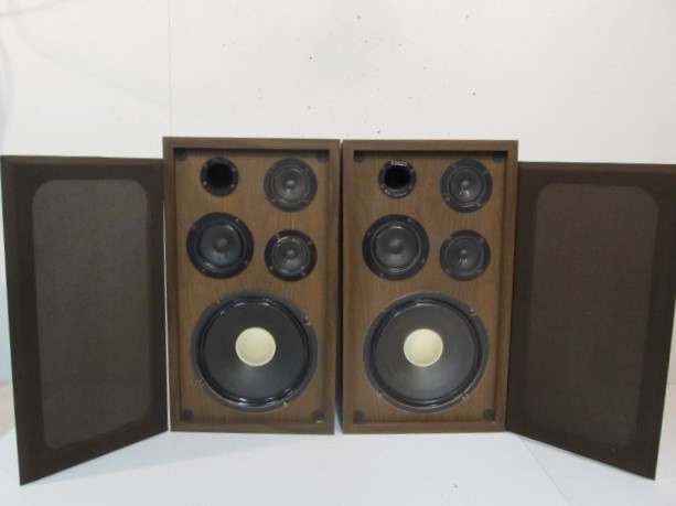 lot 159 image: Nice Vintage SONIC D-77 Speakers