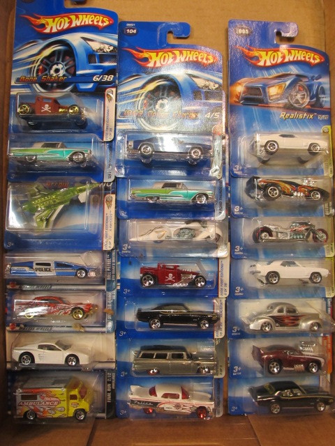lot 45 image: Large Lot of NIB HOT WHEELS Cars #3
