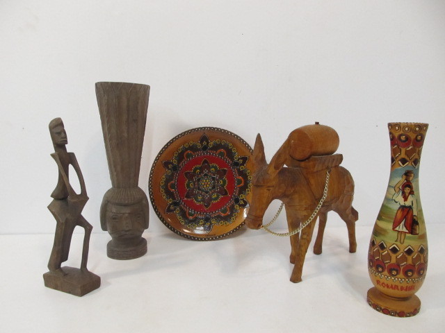 lot 52 image: Hand Carved Vintage Wooden Figures etc