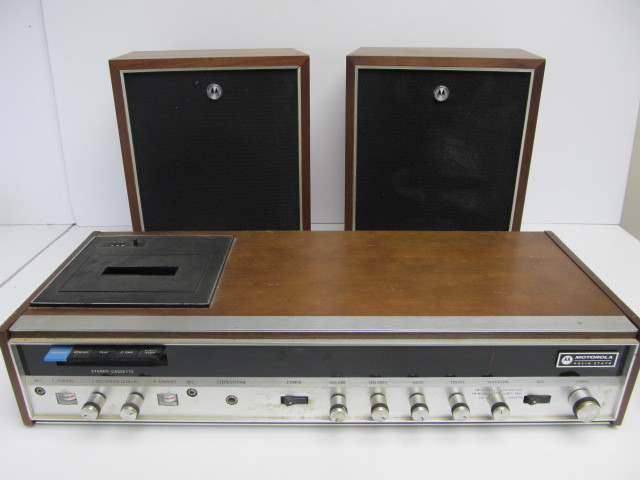 lot 87 image: Working Vintage MOTOROLA Cassette Player Receiver wSpeakers