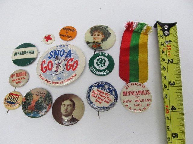 lot 96 image: Group of Antique & Vintage Pinbacks and Buttons