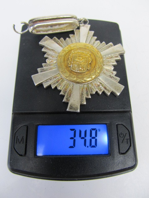 lot 102 image: LARGE Heavy Solid Sterling Silver Medal