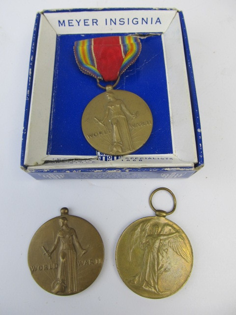 lot 104 image: Original WW1 & WW2 Participation Medals