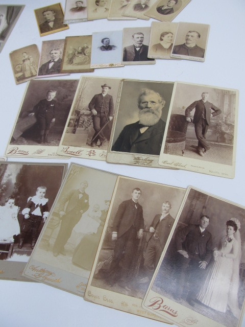 lot 105 image: Lot of Antique Photos Cabinet Cards etc