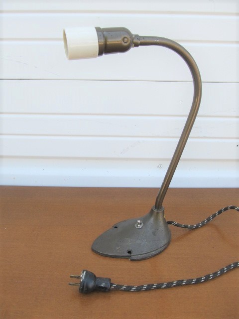 lot 126 image: Vintage Deco SWIVELIER Desk Lamp