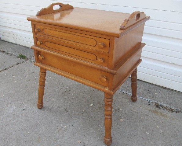 lot 129 image: Vintage Solid Maple 3-Drawer Side Table Cabinet