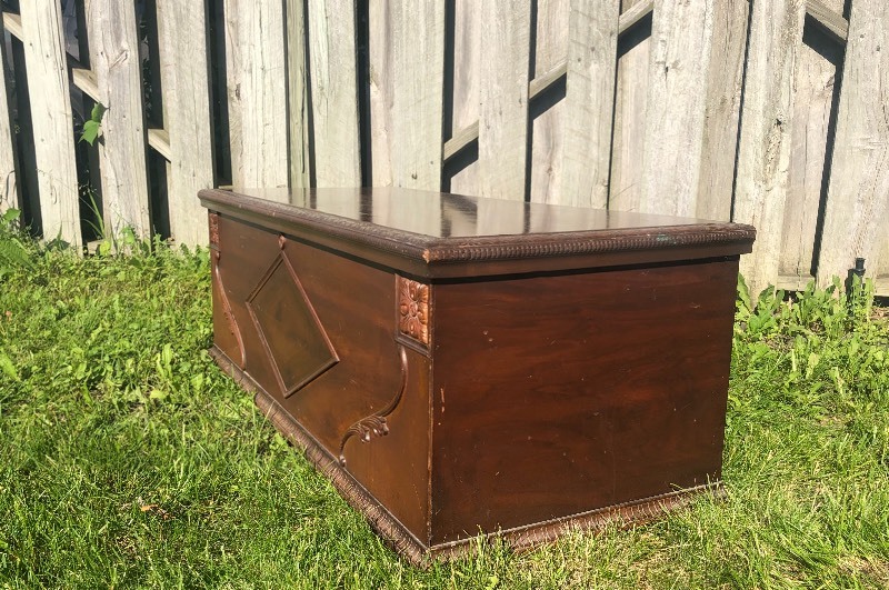 lot 68 image: Antique ROOS Inlaid Cedar Blanket Chest