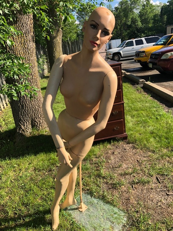lot 174 image: Vintage Full Body Female Mannequin From Daytons