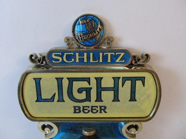 lot 175 image: Vintage 1970s SCHLITZ LIGHT Beer Sign