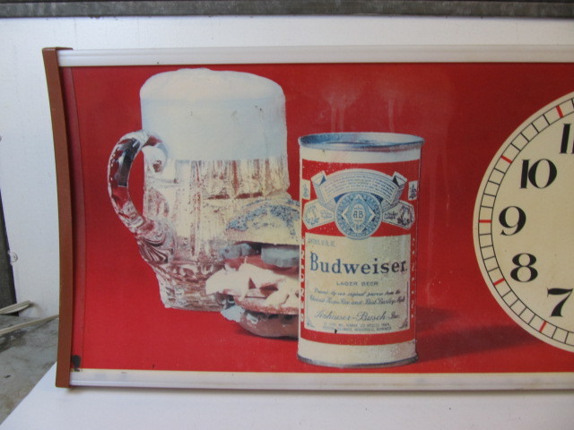 lot 181 image: Large Vintage BUDWEISER Curved Advertising Beer Sign Clock