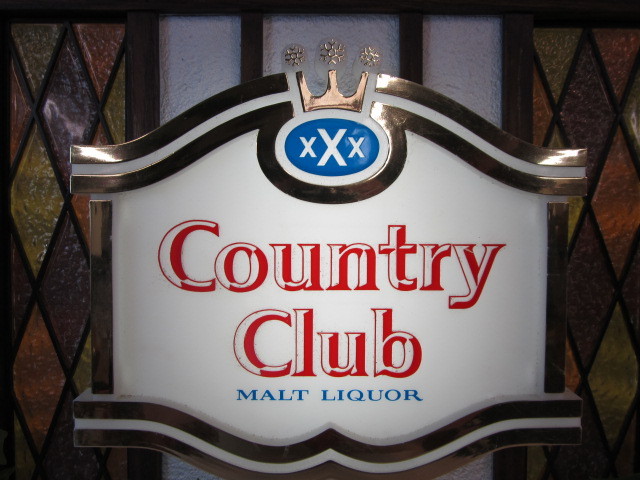 lot 187 image: Vintage COUNTRY CLUB Malt Liquor Lighted Advertising Beer Sign