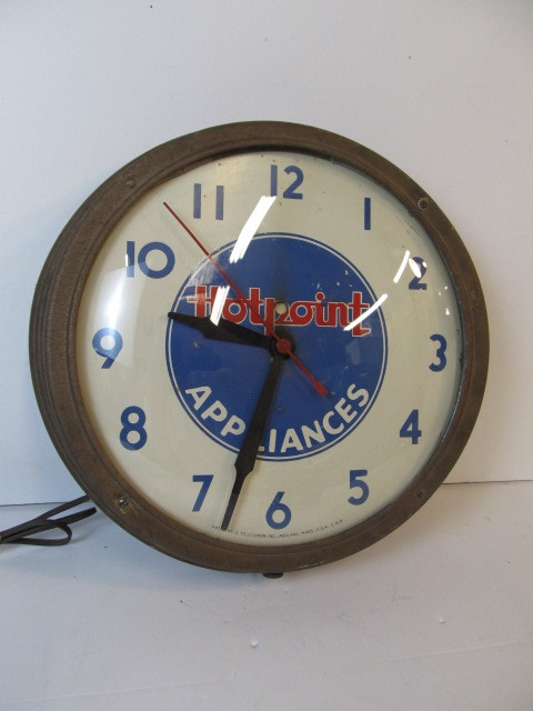 lot 192 image: Vintage HOTPOINT Appliances Bubble Glass Advertising Clock
