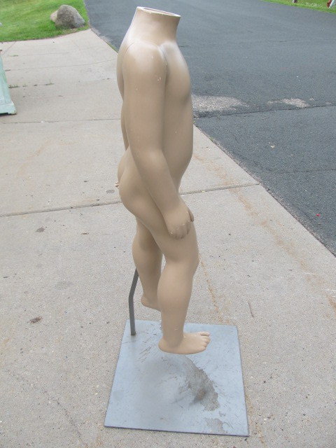 lot 221 image: Vintage Child Size Store Mannequin