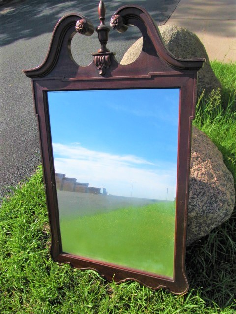 lot 243 image: Antique Federal Style Wall Mirror